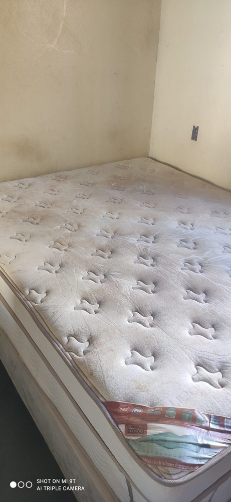 Colchão antes da higienização no Bairro Goiás